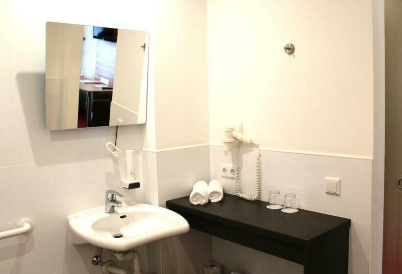 חדר סטנדרט, Come In