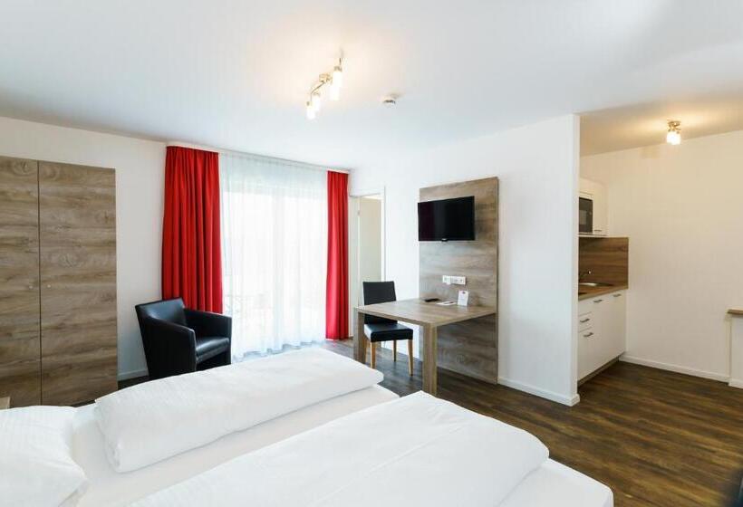 דירת חדר דלוקס, Come In