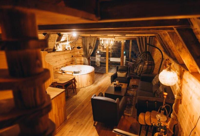بانگلوی استاندارد, Orca Bungalows