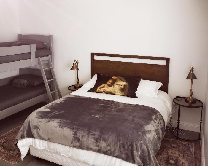 Четырехместный Номер Deluxe, 10 Jock Meiring Guesthouse Unit 2