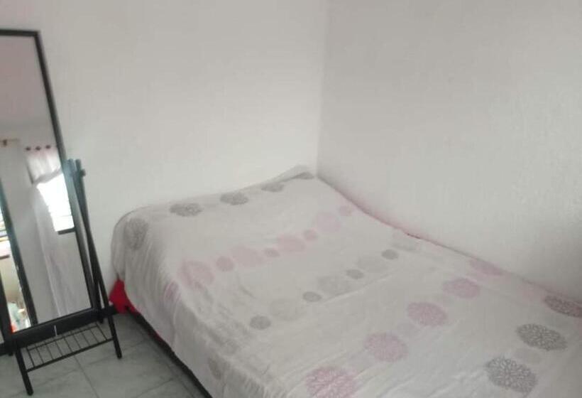 اتاق اکونومی یک تخته, Bogotá Calle 100