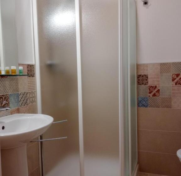 اتاق استاندارد, La Valigia Sul Letto