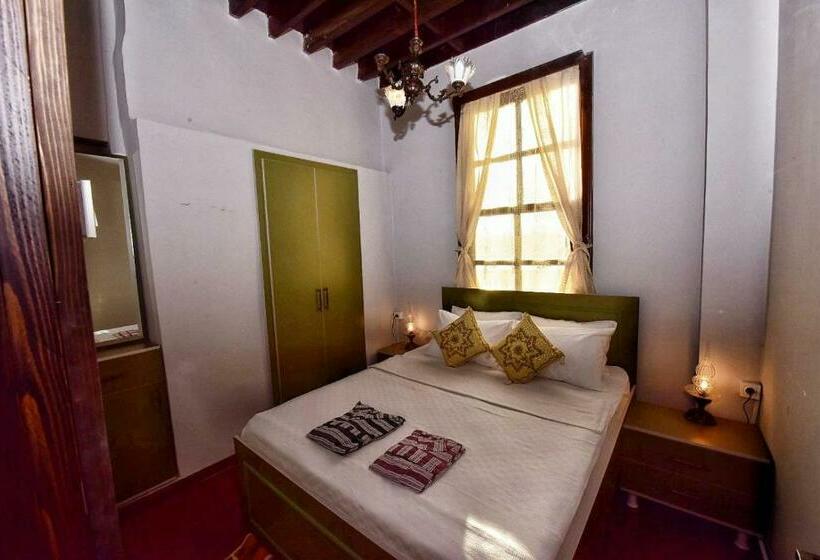 اتاق استاندارد با سرویس بهداشتی مشترک, Lords Hostel & Pub