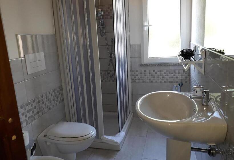 スタンダードトリプルルーム, Room In Guest Room   Super Comfort Room In Sardinia   Italy