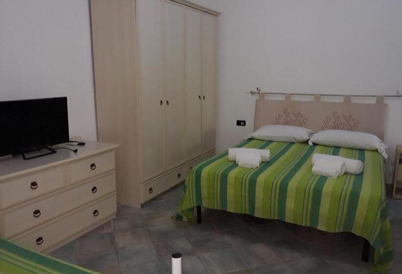 スタンダードトリプルルーム, Room In Guest Room   Super Comfort Room In Sardinia   Italy