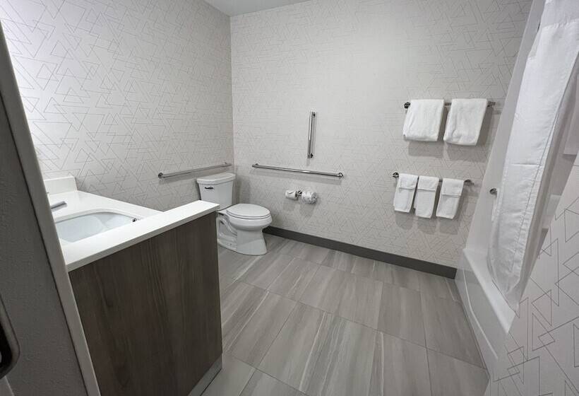 장애인을 위한 스위트, Holiday Inn Express & Suites   Tomah, An Ihg
