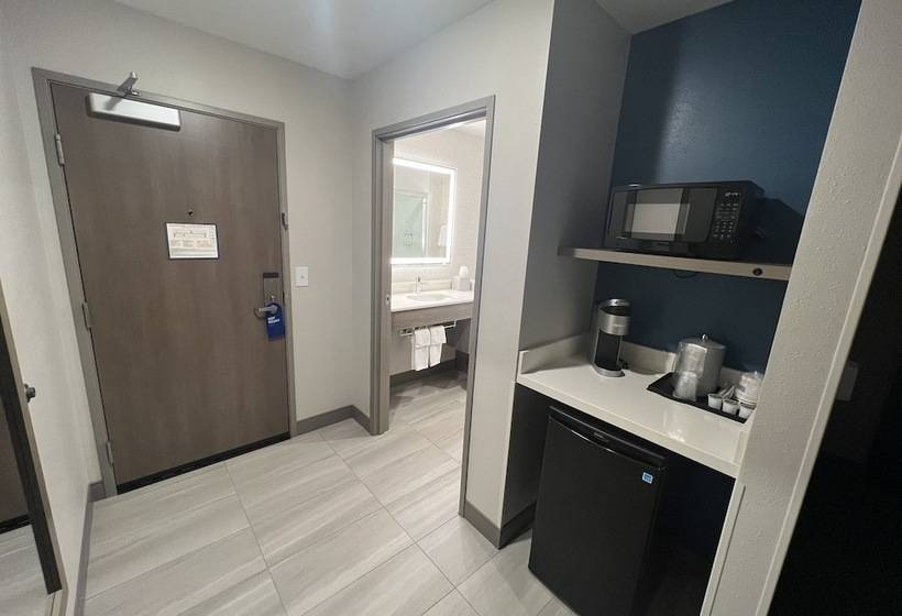 스위트, Holiday Inn Express & Suites   Tomah, An Ihg