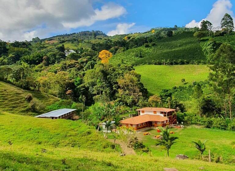 Семейный Номер Вид на Горы, Hospedaje Campestre El Rancho De Jero