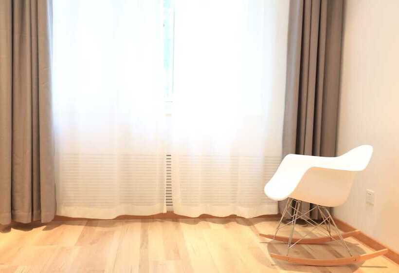 اتاق لوکس, Lab Hostel