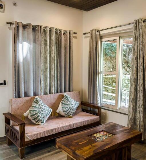 Люкс Deluxe Кровать Кинг, The Frostwood Resort