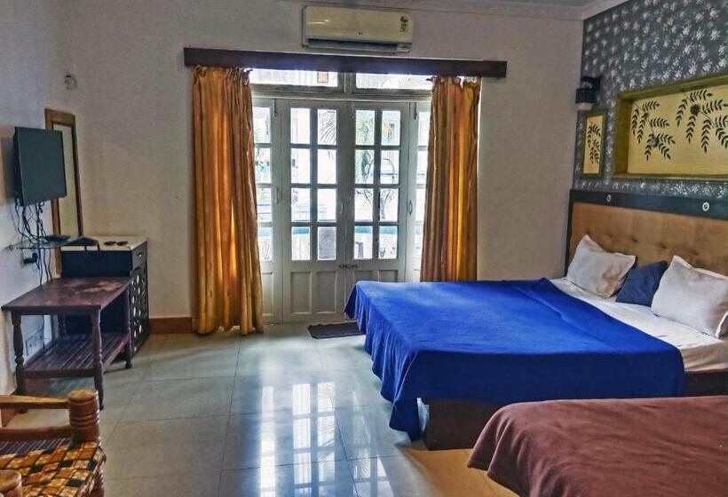 Трехместный Номер Deluxe, Staymaker 7th Heaven Holiday Resort
