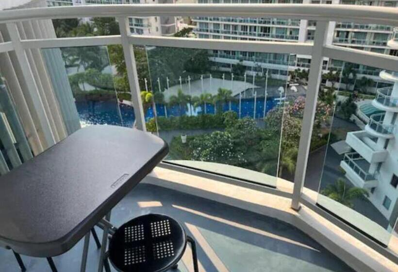 침실 2개 아파트, Sleek, Relaxing And Fabulous Home @ Azure