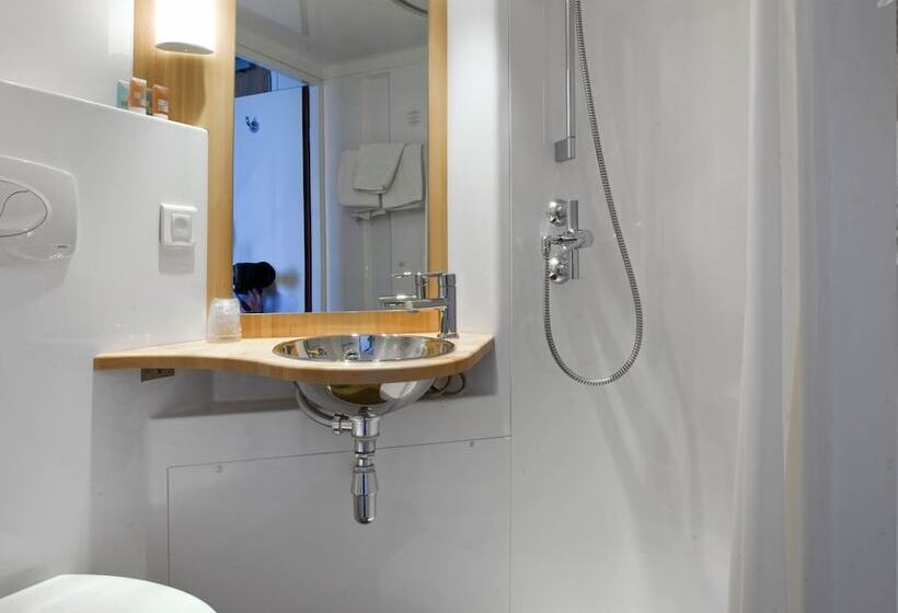 标准间, Bud Gett Hostels