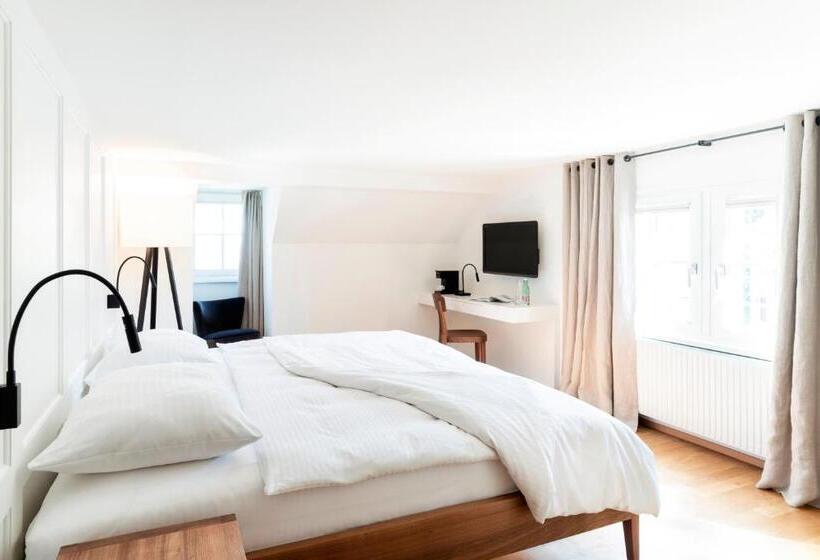 Номер Deluxe, Zum Verwalter Dornbirn