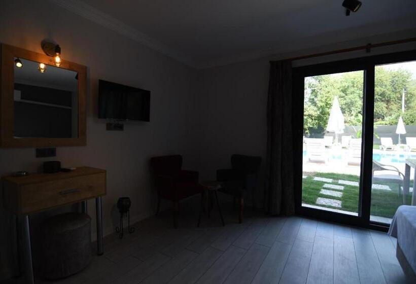Люкс Вид на Бассейн, Kaya Köy Suite Otel