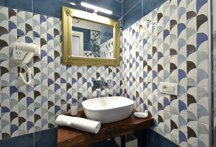 Номер Стандарт, Frizzo House