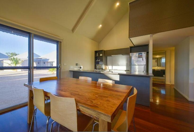 Вилла Deluxe 3 Спальни, Exmouth Escape Resort