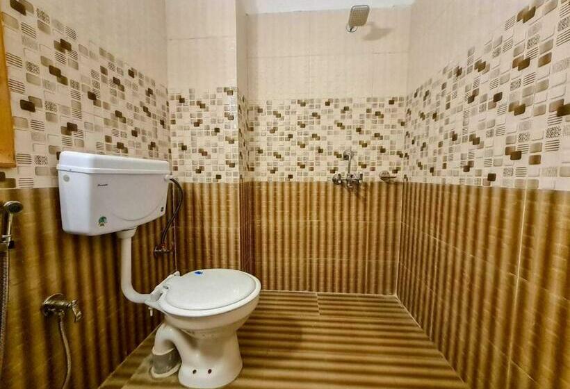 اتاق کلاسیک سه تخته, O Food Plaza