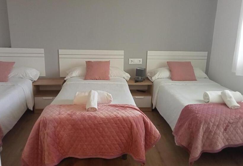 Трехместный Номер Классика, Pension Xacobeo Lavacolla