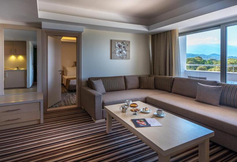 패밀리 스위트, Cronwell Platamon Resort