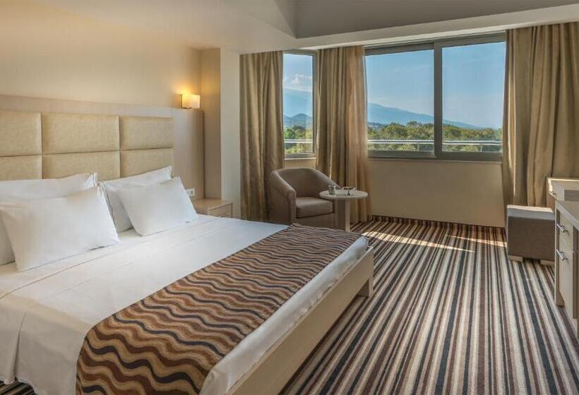 스위트, Cronwell Platamon Resort