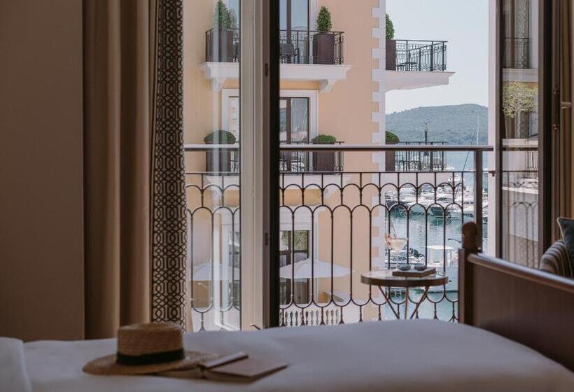 استودیوی استاندارد با چشم‌انداز دریا, Regent Porto Montenegro & Residences