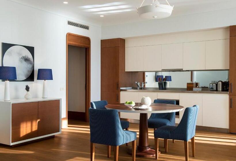 سوییت با چشم‌انداز دریا, Regent Porto Montenegro & Residences