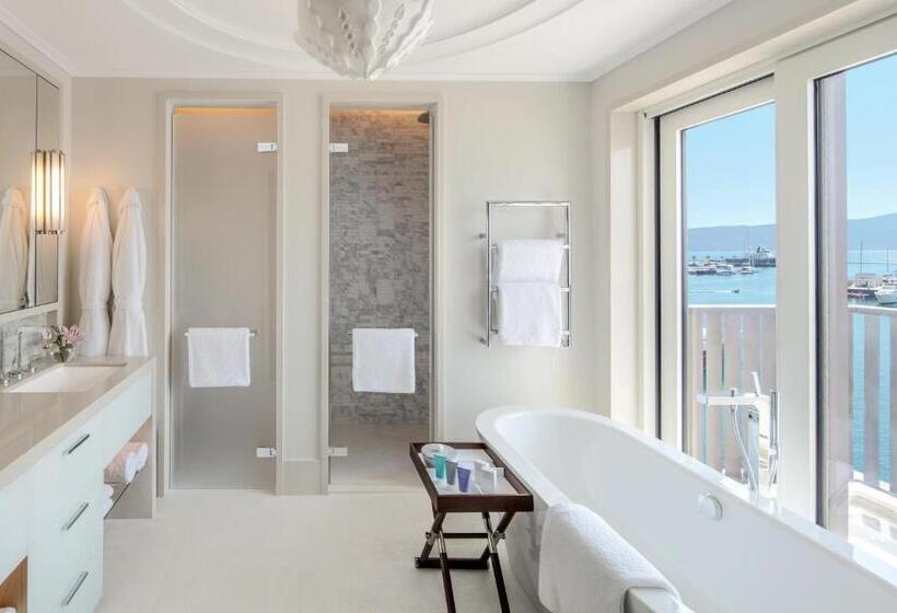 سوییت با چشم‌انداز دریا, Regent Porto Montenegro & Residences
