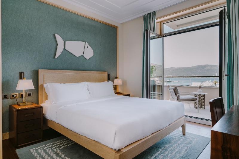 سوییت با چشم‌انداز دریا, Regent Porto Montenegro & Residences