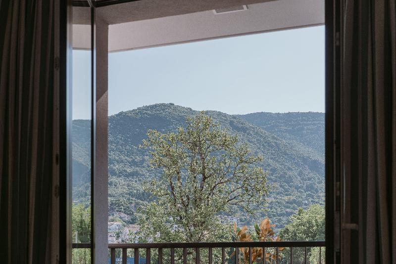 استودیو استاندارد با چشم‌انداز کوهستان, Regent Porto Montenegro & Residences