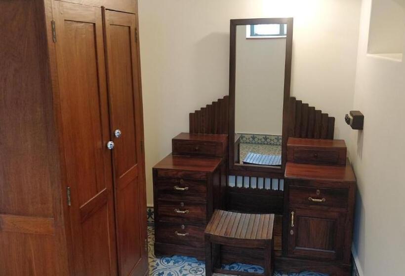 سوییت با چشم‌انداز کوه, The Hearth