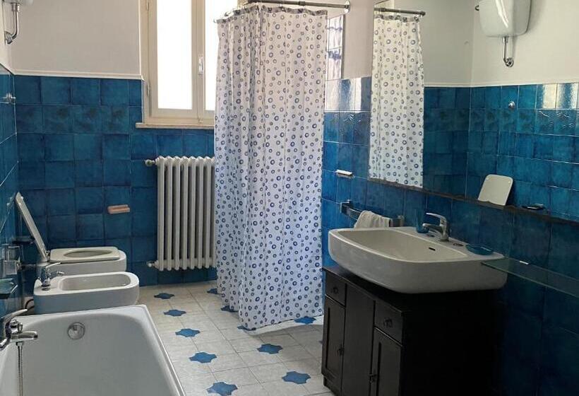 Трехместный Номер Стандарт с Балконом, Bed And Parking Cecina Rooms