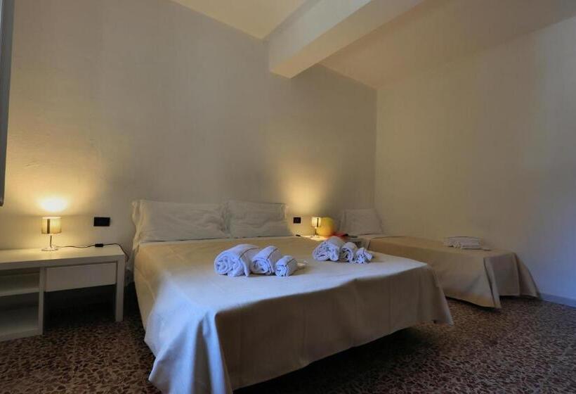 Family Suite, Bed And Parking Cecina Rooms