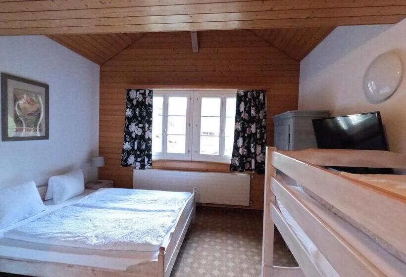 Четырехместный Номер Стандарт, Alpenrose Hotel And Gardens