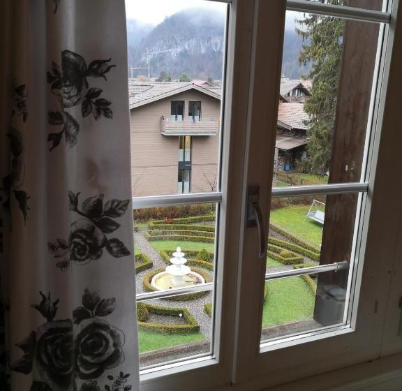 Четырехместный Номер Стандарт, Alpenrose Hotel And Gardens