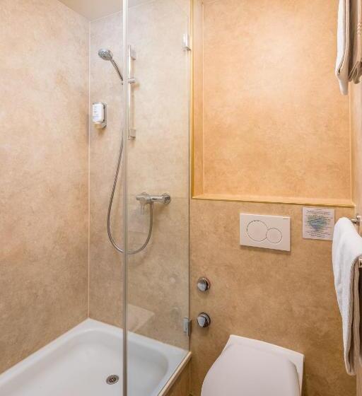 Номер Стандарт Трехместный, Alpenrose Hotel And Gardens