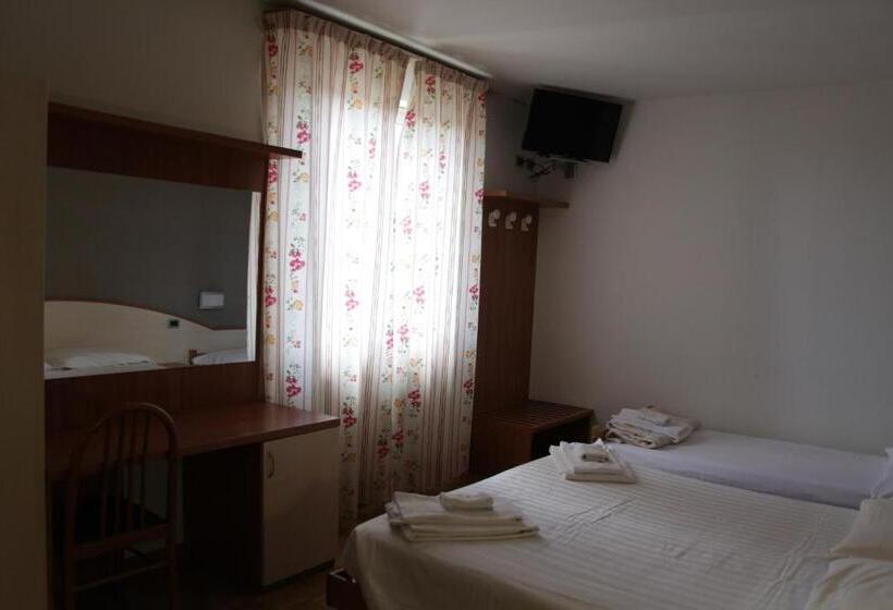 스탠다드 트리플 룸, Albergo Da Benedetta