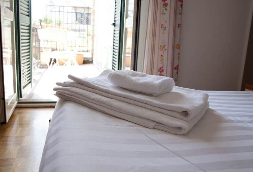 חדר סטנדרט לארבעה, Albergo Da Benedetta