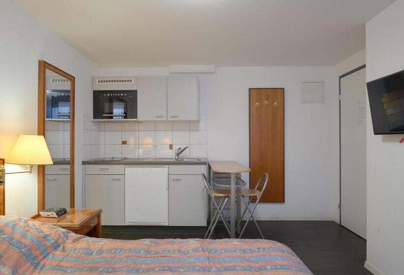 اتاق سوپریور, Hine Adon Fribourg