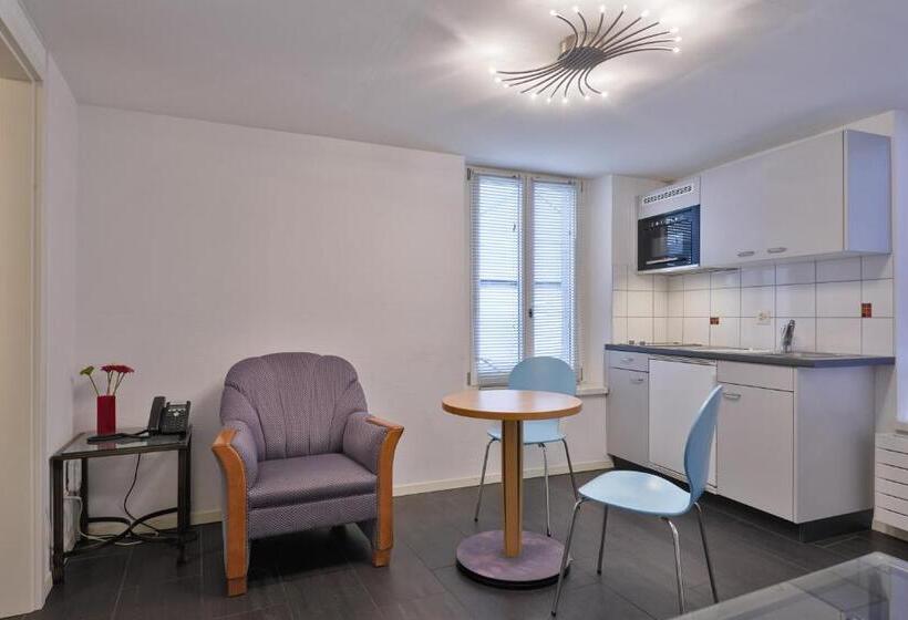 سوییت خانوادگی, Hine Adon Fribourg