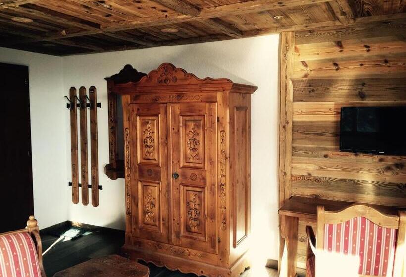 سوئیت جونیور با چشم‌انداز کوهستان, Le Grand Chalet