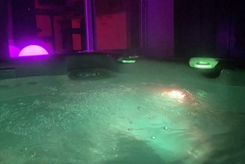 豪华房间, La Suite De Charme Du Mas De La Fontaine De Jonquier Avec Spa Privatif
