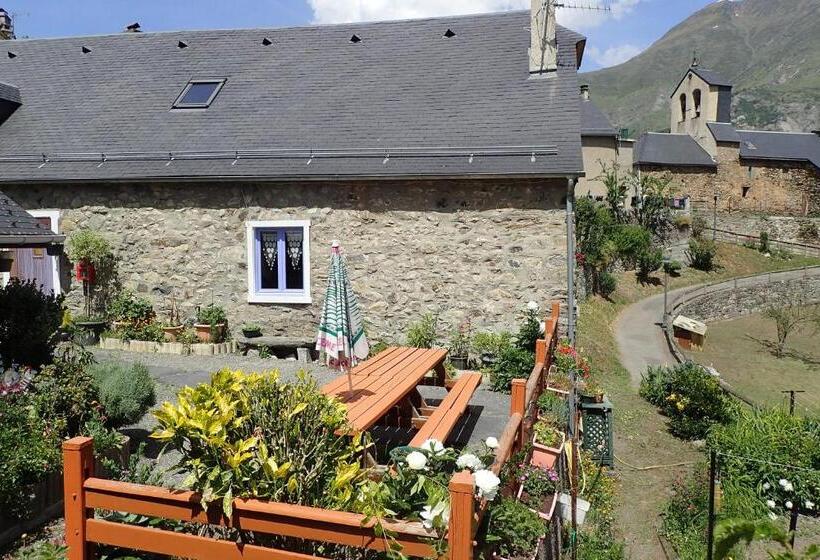 اتاق استاندارد سه نفره, Gîte Soum De L Ase