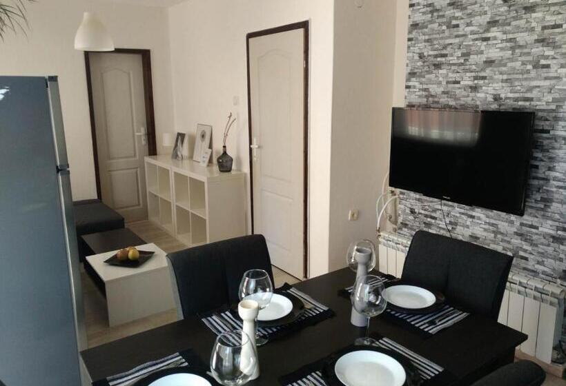 Четырехместный Номер Deluxe, Guest House Mikra