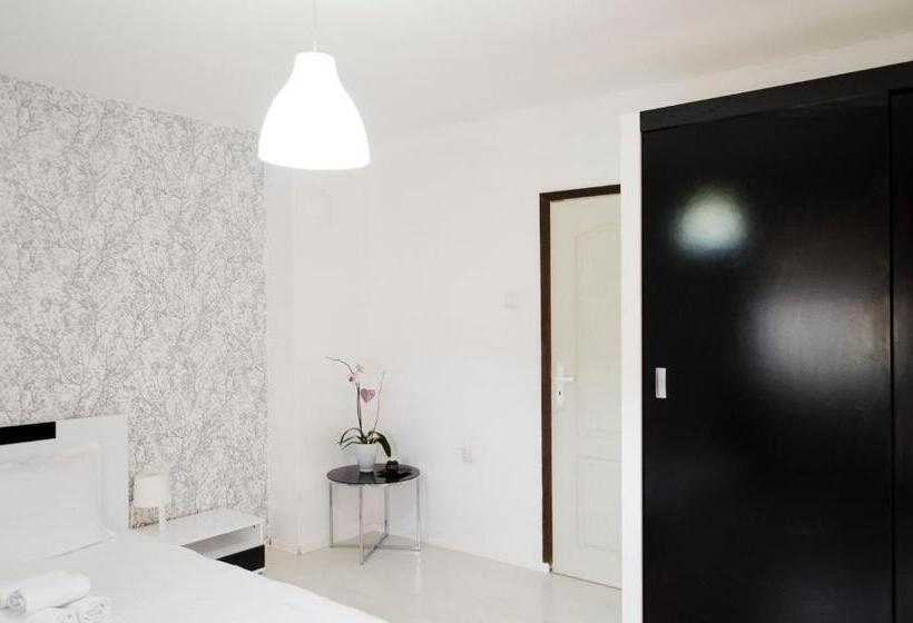 Четырехместный Номер Deluxe, Guest House Mikra