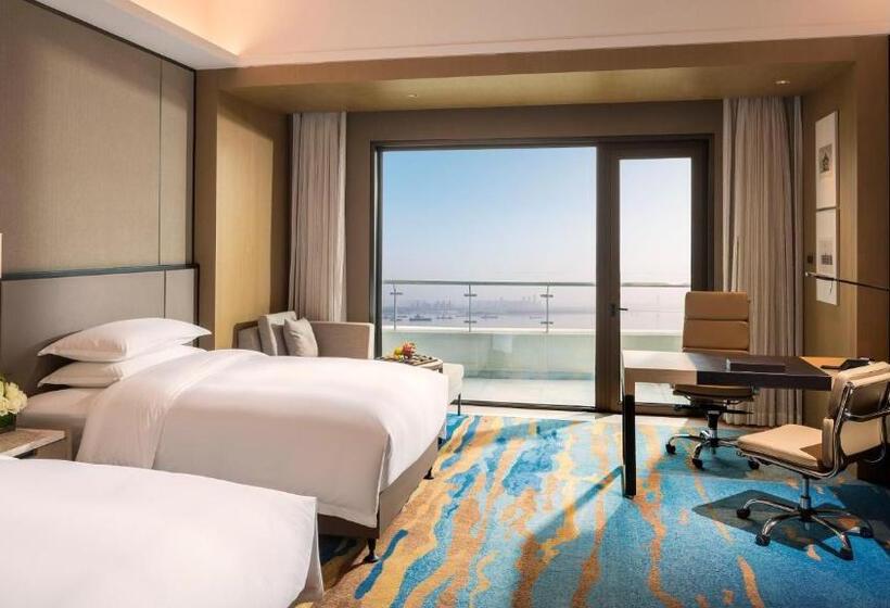 Classic room with river view, Intercontinental Wuhan By Ihg
