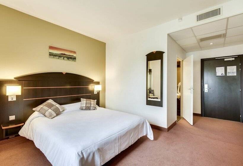 Номер Стандарт, Relais Akena La Brede