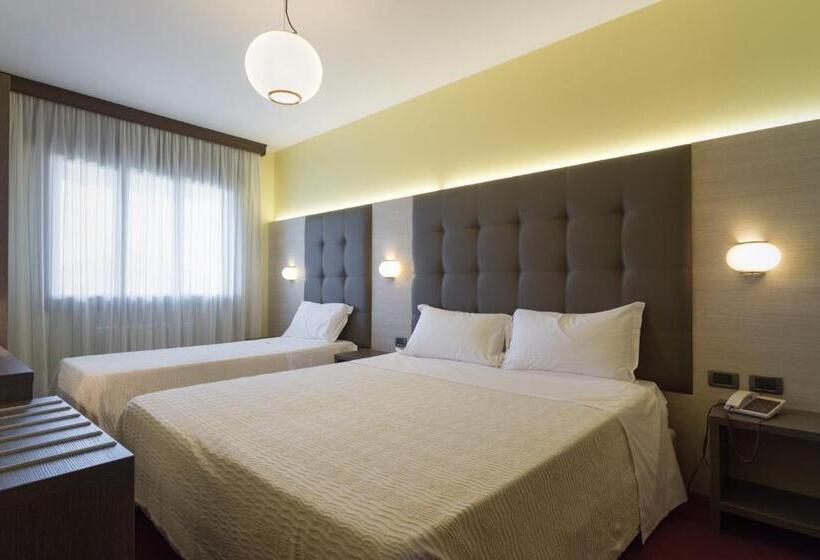 Номер Стандарт Трехместный, Park Hotel Ristorante Ca  Bianca