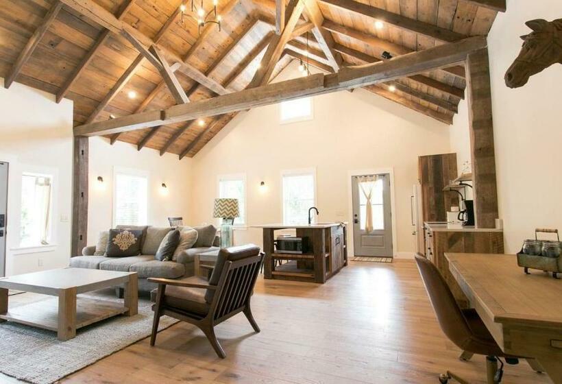 Люкс, Farmhouse Suites By Amish Country Lodging