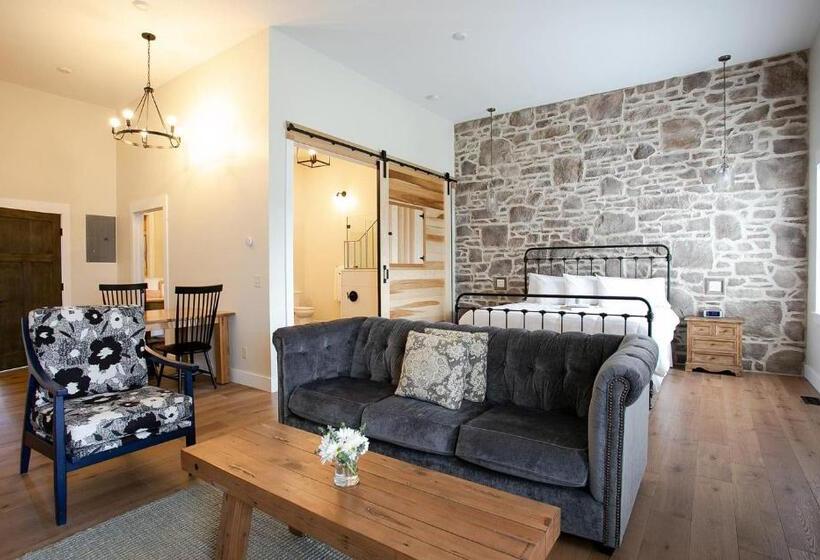 Люкс Кровать Кинг, Farmhouse Suites By Amish Country Lodging